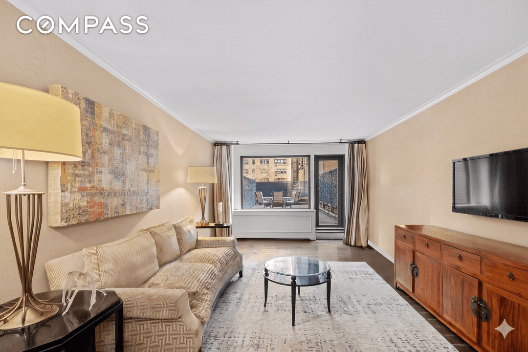 Elegant 1 Bedroom with Rare Private Terrace in Prime Lenox Hill Welcome to this exceptional 1 bedroom, 1 bathroom residence at 301 East 62nd Street, perfectly situated in the heart ...