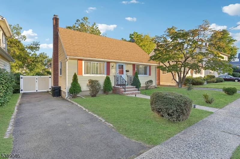 Welcome to this well maintained home in the heart of North Plainfield.