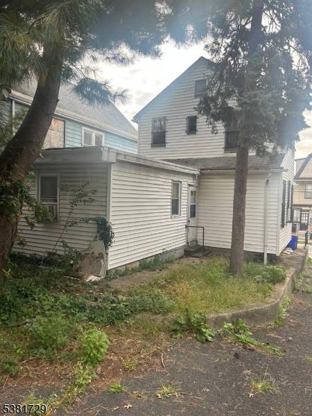 35 Durand Pl ? Prime opportunity in a desirable neighborhood !