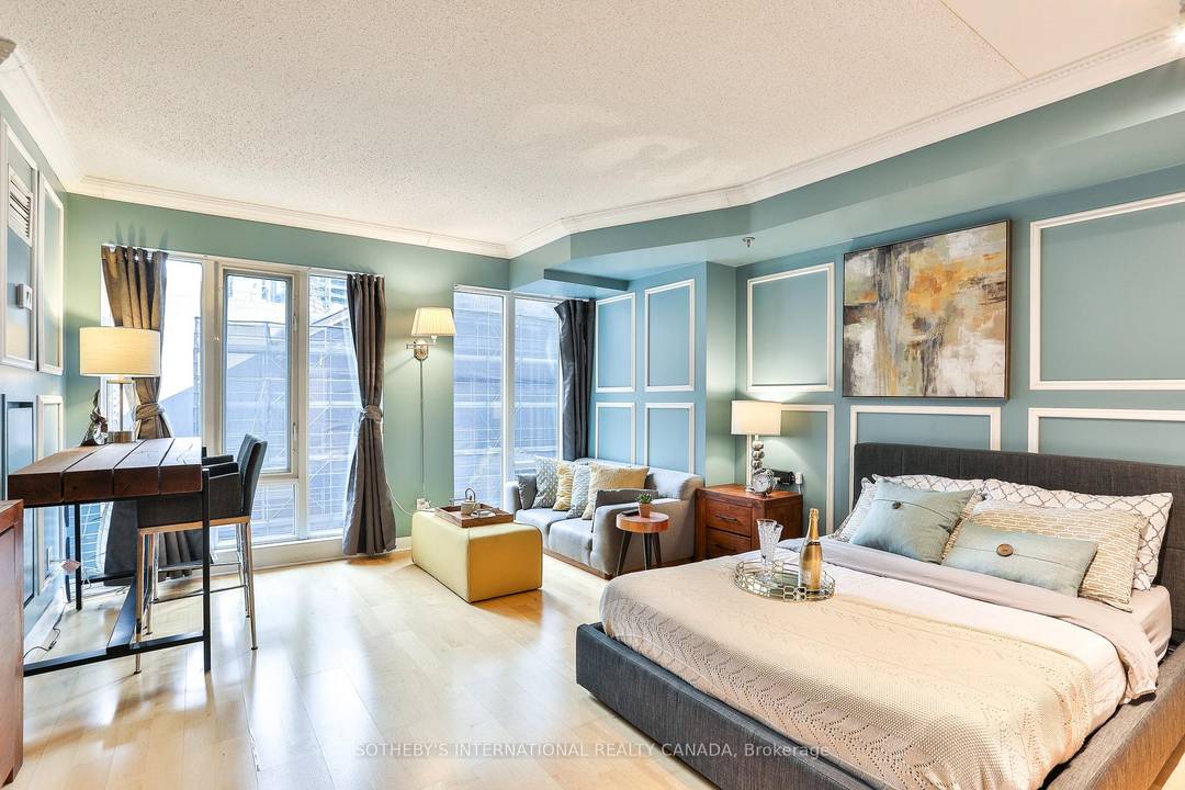 Fully Furnished Studio In Prime Downtown Location !