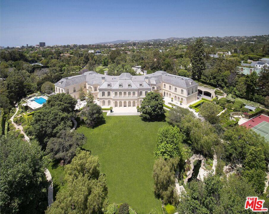 594  S Mapleton Dr 14BR Westwood La