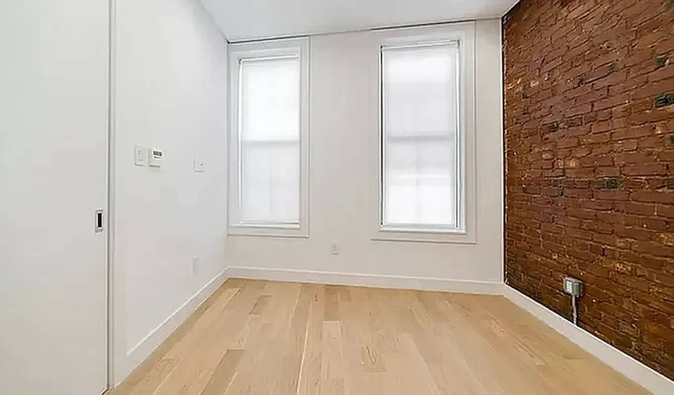 New on the market ! Please send email for video tour and inquire via through reach out option on SE26 Prince Street exemplifies what Nolita is popular for its charming, ...