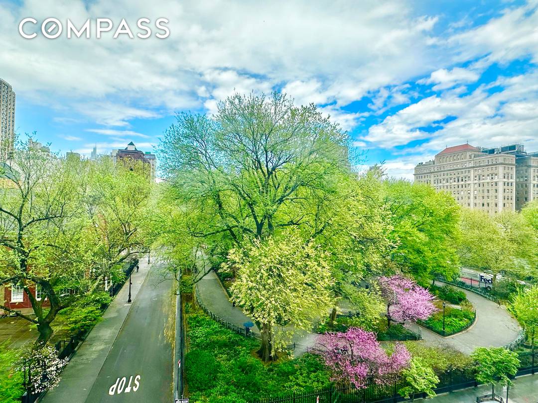 Welcome to this sunny and spacious alcove studio in The Rutherford, a well maintained full service co op ideally positioned on one of Gramercy s most quiet, tree lined blocks.