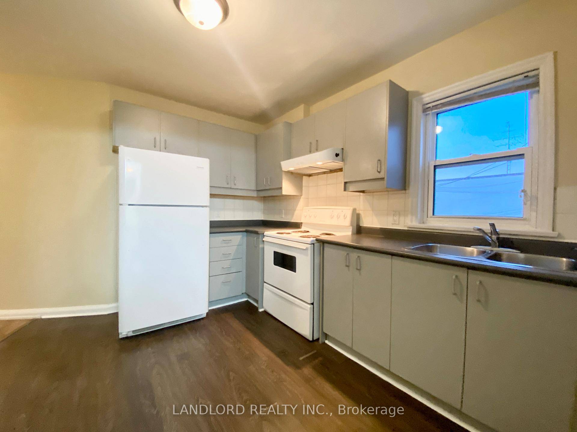 Enjoy A Carefree Tenancy In This Professionally Managed 1 Bedroom 1 Bathroom Suite.