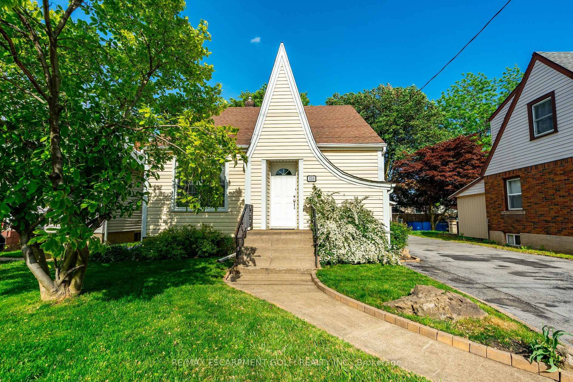 Welcome to 210 Vine Street, where charm meets modern comfort !
