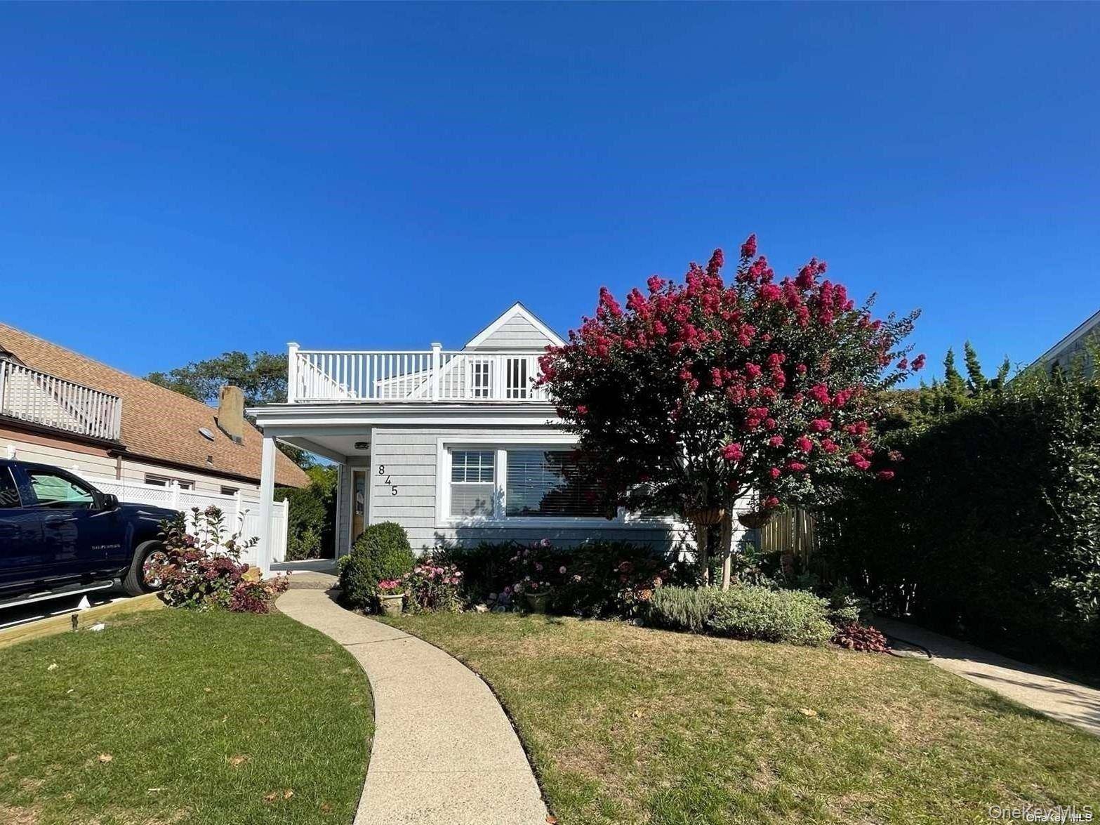 Spacious main level apartment in Long Beach s desirable East End is just steps from the ocean and boardwalk, offering the ultimate in beachside living.