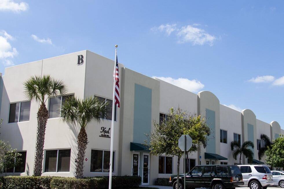 3677 23 Avenue Commercial Palm Beach