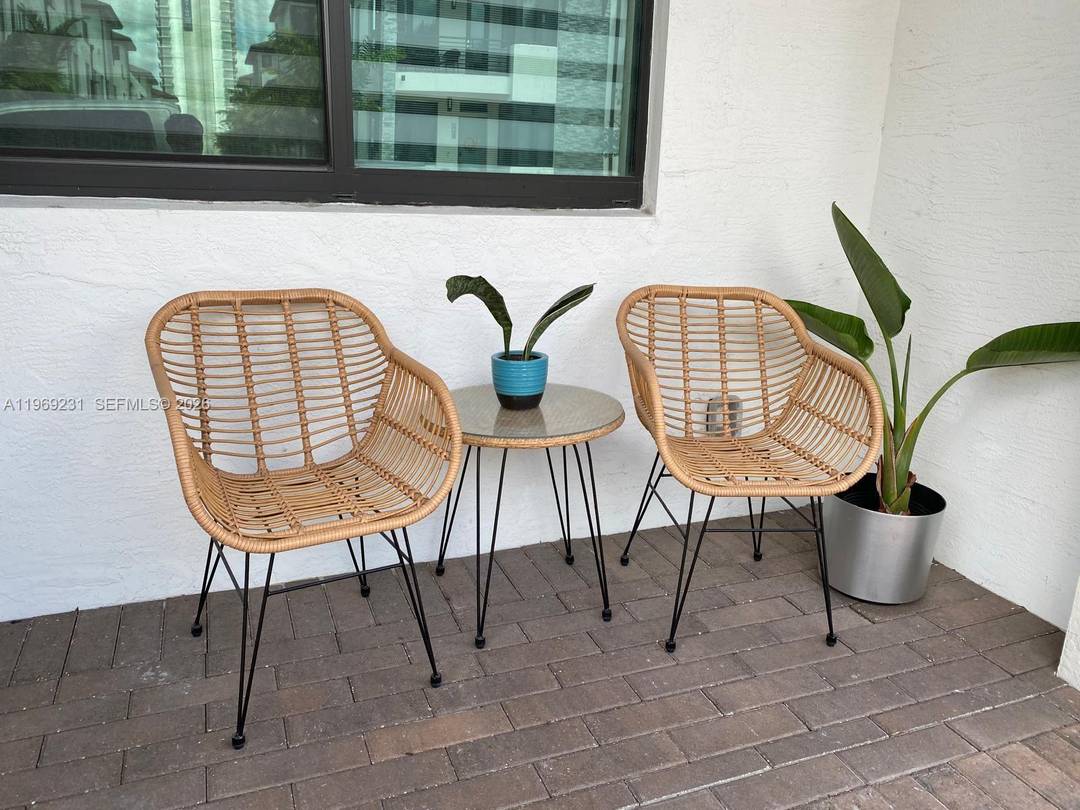 Modern and beautifully maintained 2 bedroom, 2 1 2 bathroom residence located in the highly desirable Urbana community at Downtown Doral in Doral.