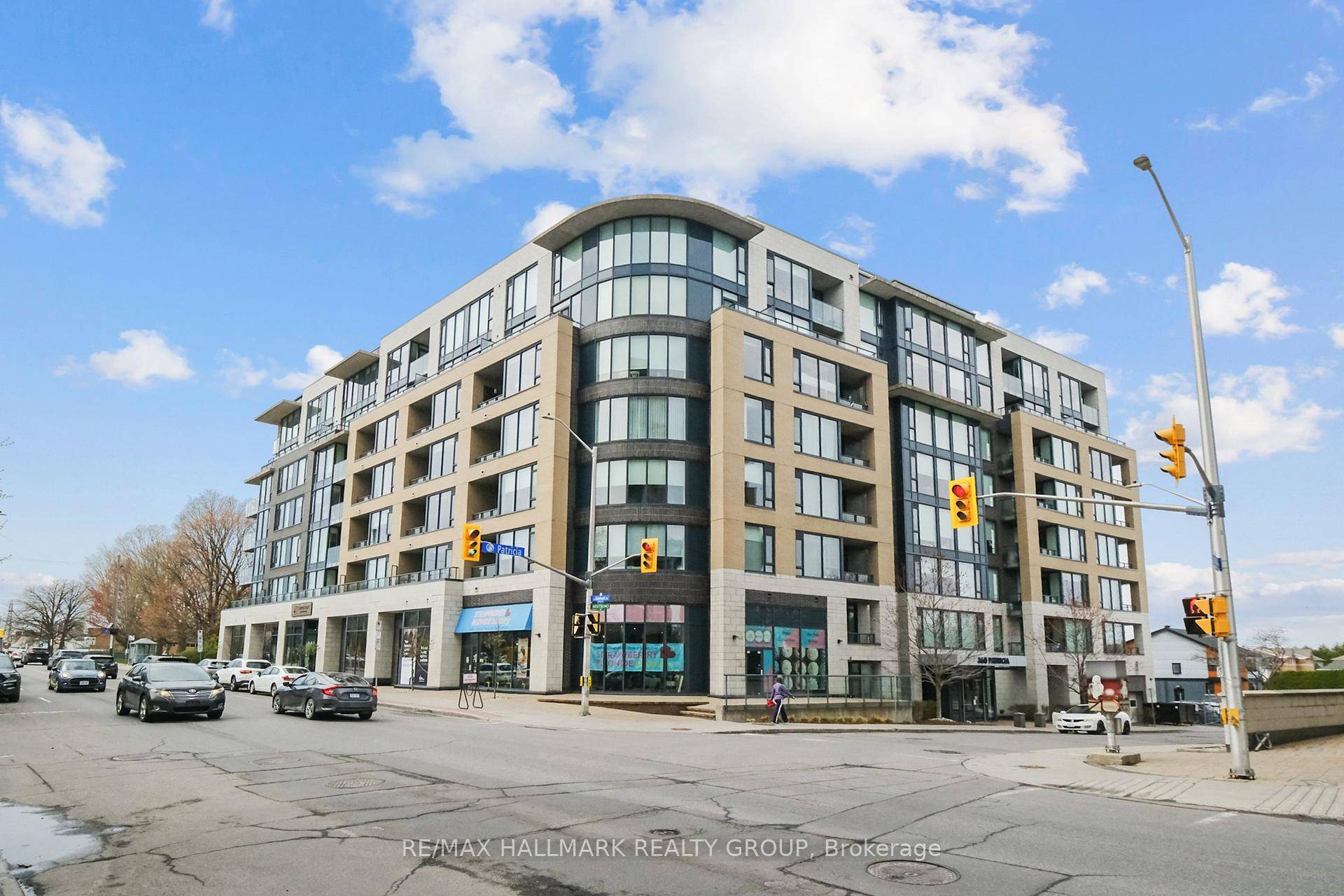 Modern 1 Bedroom Condo in the Heart of Westboro Q West This contemporary 1 bedroom 1 bathroom unit is in true move in condition !