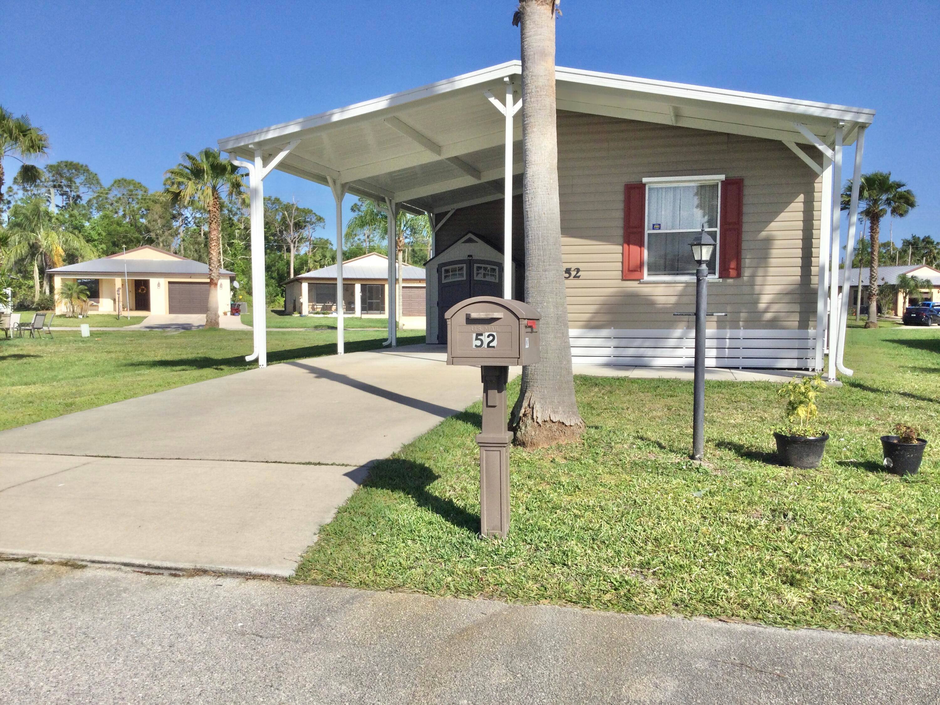 Ms. Clean lives here. Move right in to this 2015 Manufactured Home in the much sought after Spanish Lakes Community.