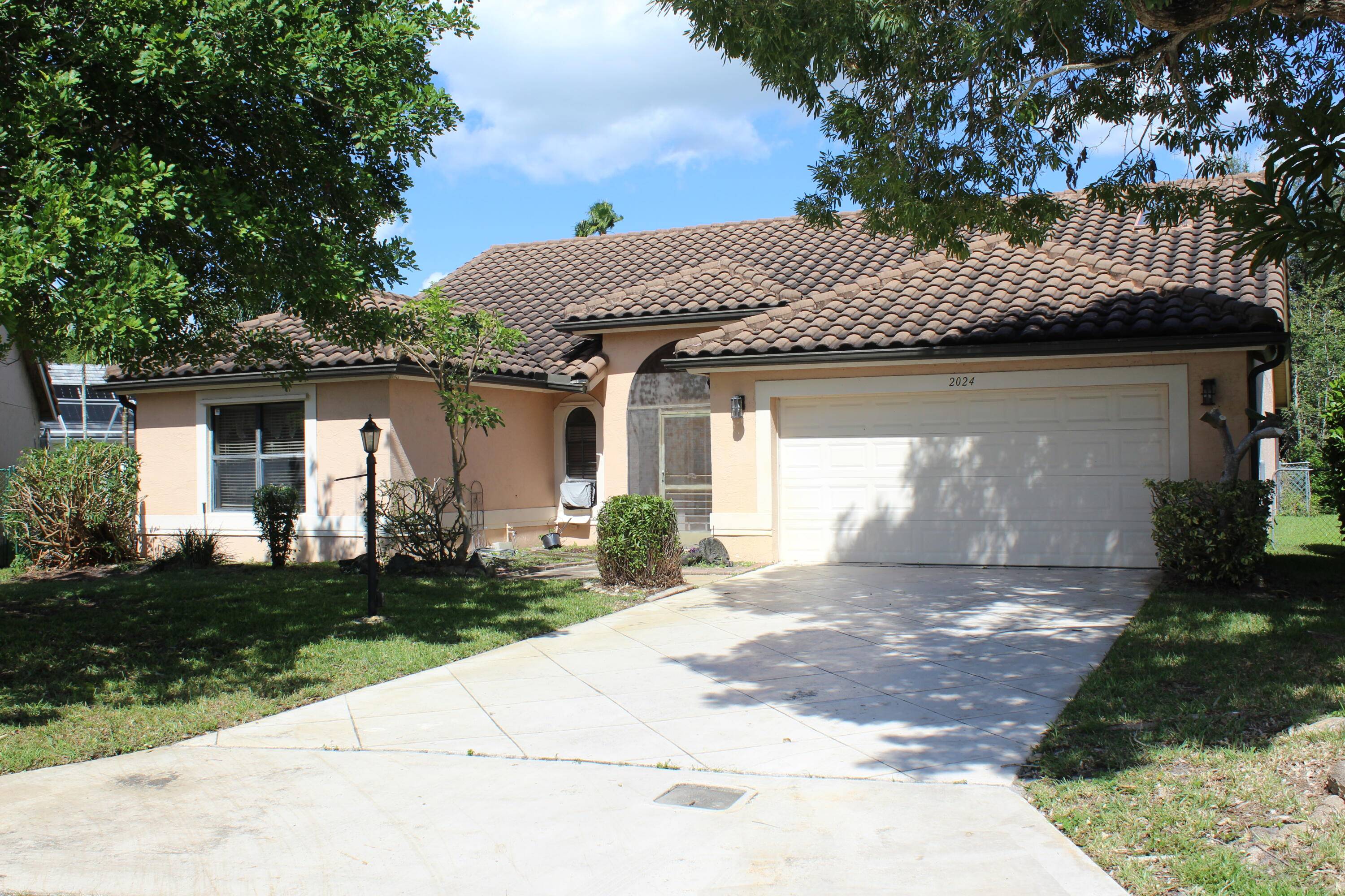 Wellington Opportunity Priced to Sell at 490, 000 !