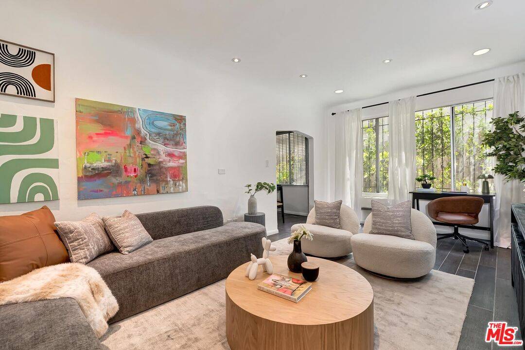 1345  N Hayworth Ave 1BR Hollywood Hills East La