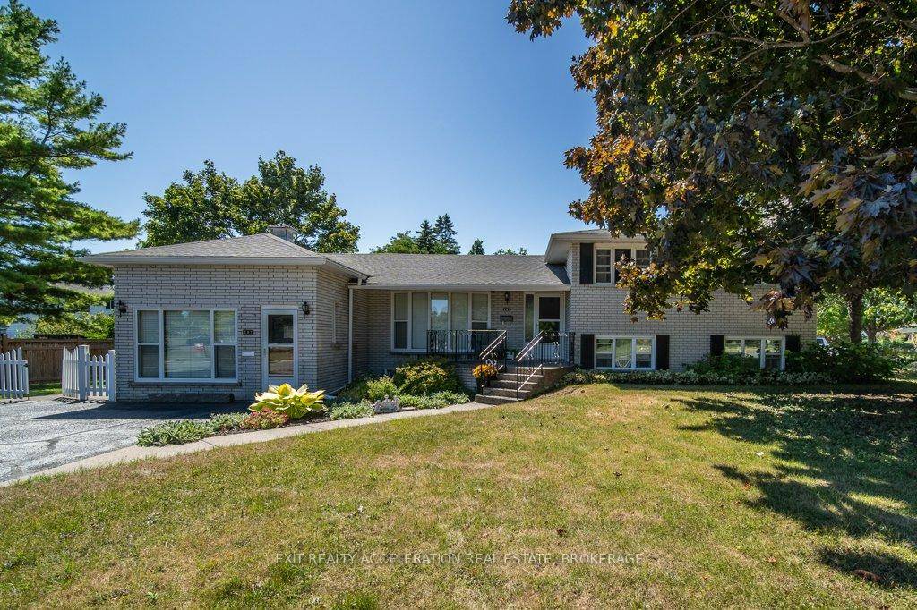 Welcome to 187 Welbourne Ave, a great investment opportunity three bedroom side split with two bedroom apartment downstairs, separate entrances and separate driveways, updated bathrooms, and new custom kitchen on ...