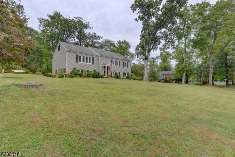 Beautifully maintained bi level home featuring 4 bedrooms 2.