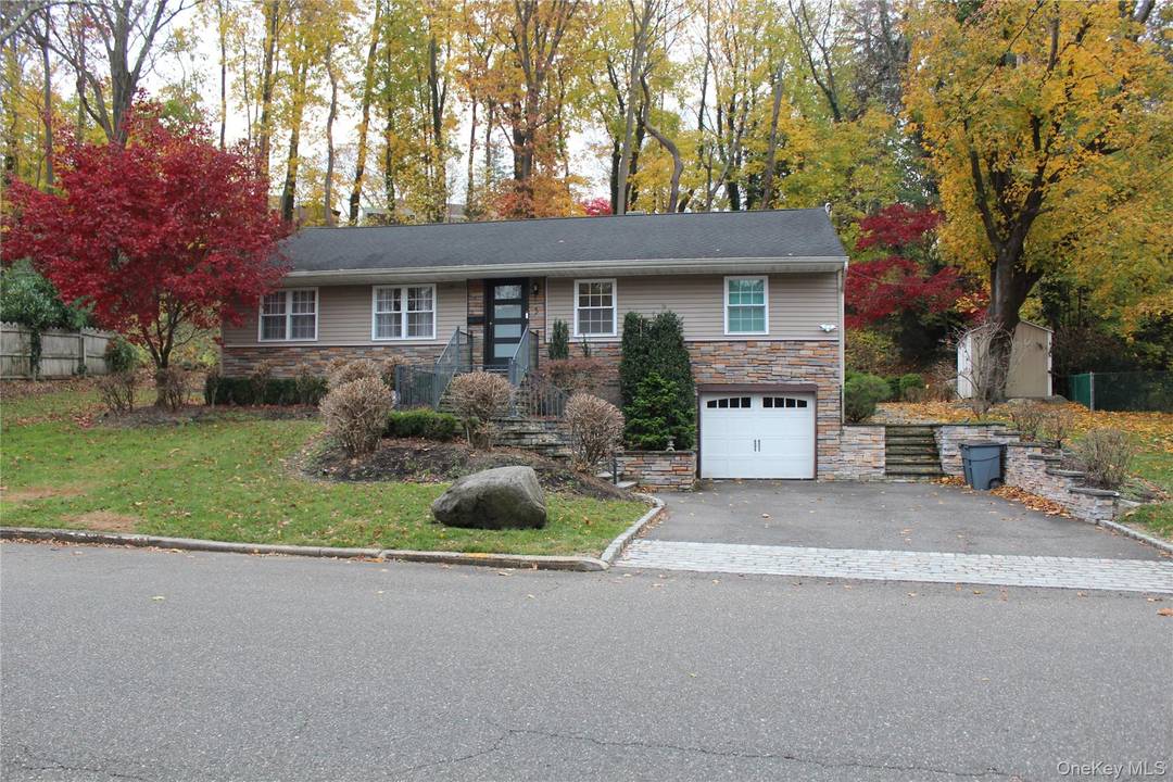 Welcome home to this charming ranch !