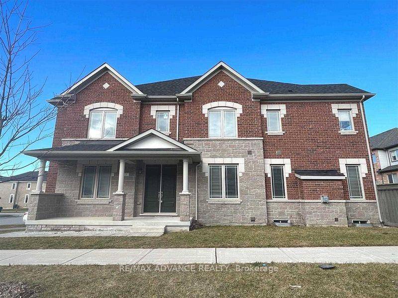 Absolutely Stunning Sun Filled Corner Unit 4 Bedrooms Modern Townhouse.