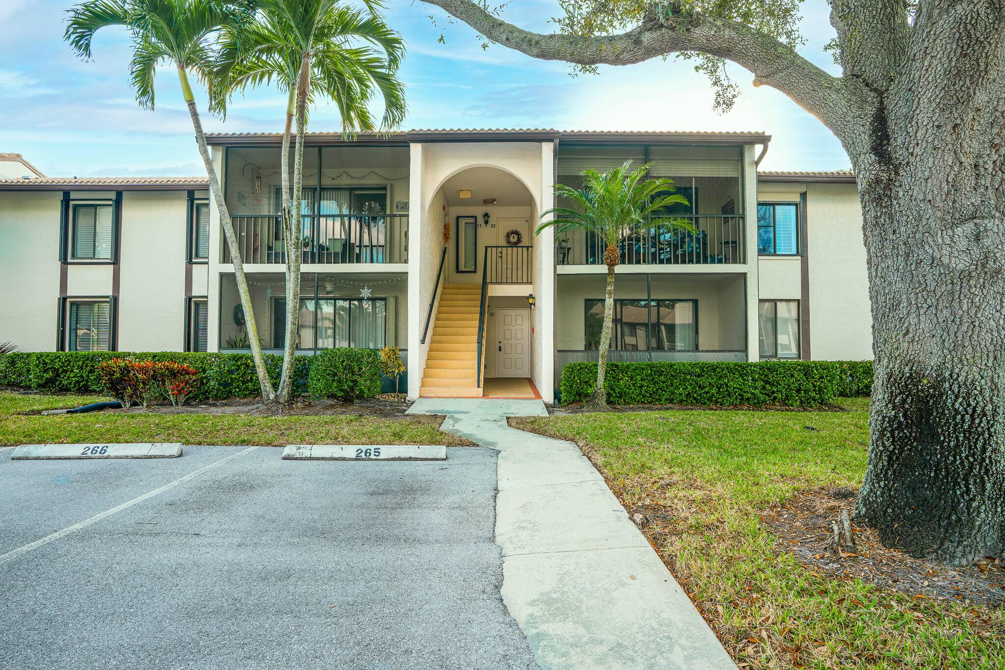 Let's Make a Deal. Welcome to The Desirable Pine Ridge Community of Palm City !