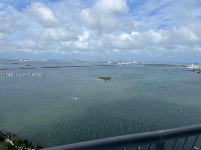 PENTHOUSE 5501 offer the best water views from this tower.