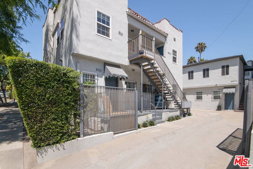 832   Hilldale Ave 6BR Sunset Strip La