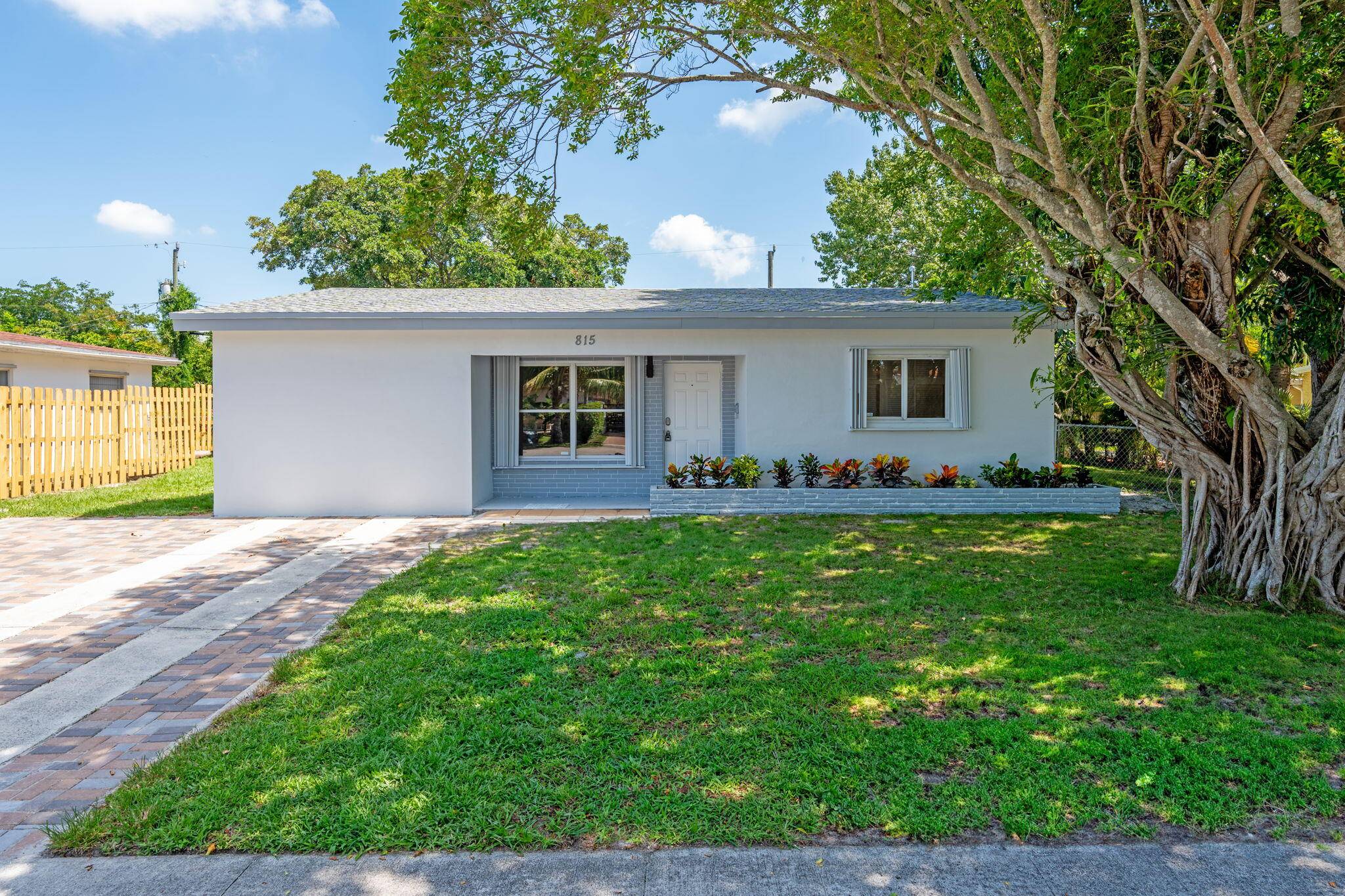 Beautifully updated 3 bedroom, 2 bathroom home in the heart of West Palm Beach !