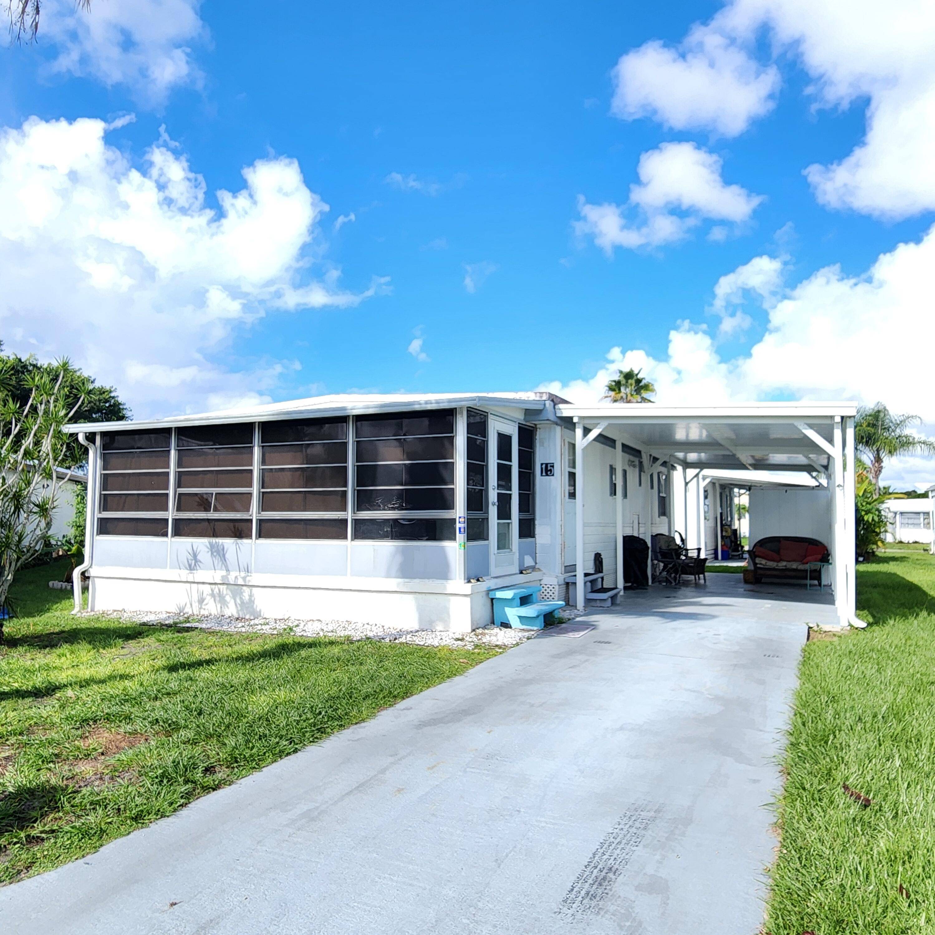Charming 2 bedroom 1. 5 bathroom on a cul de sac.