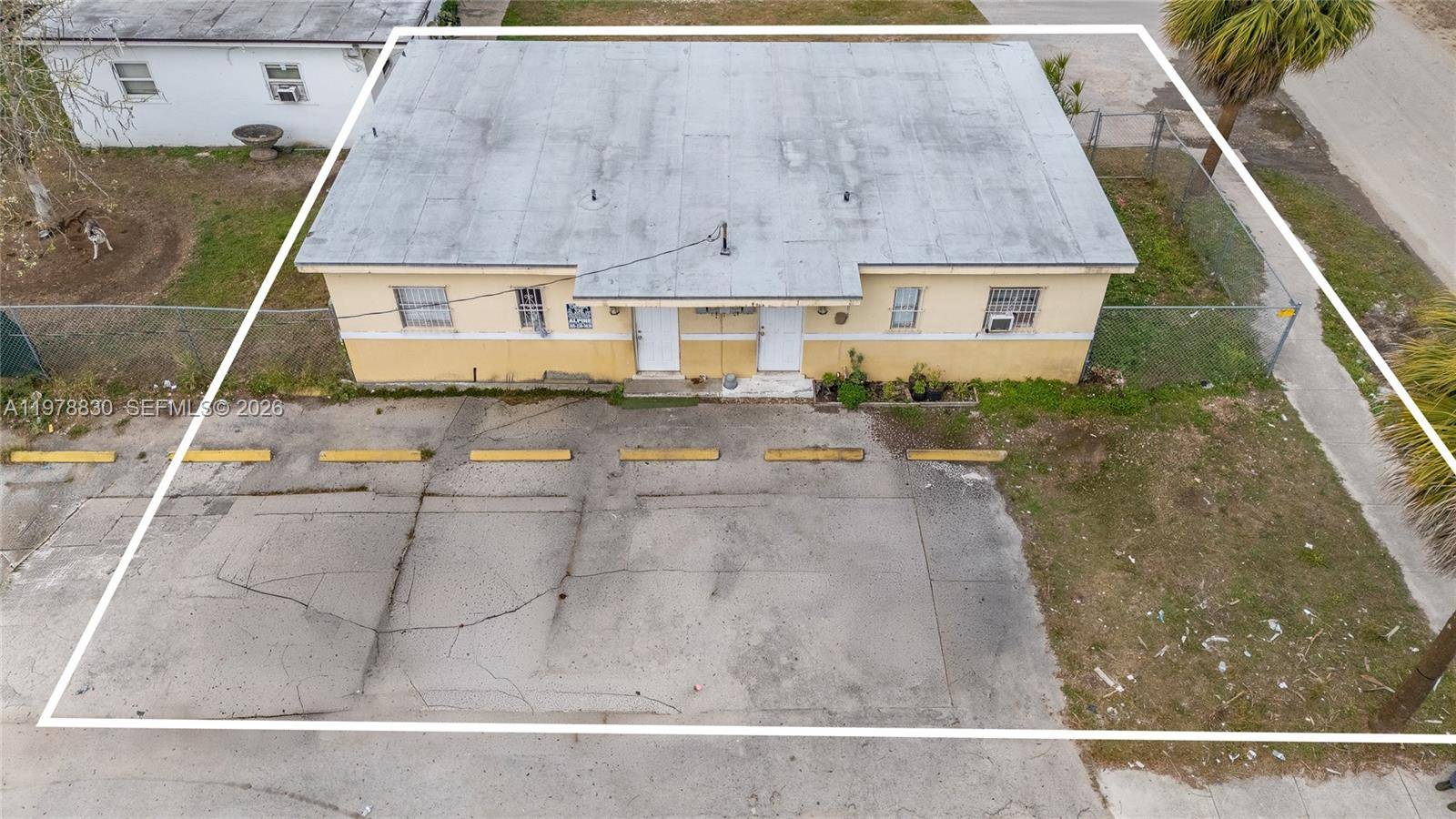 INCOME PRODUCING DUPLEX IN THE HEART OF HOMESTEAD !