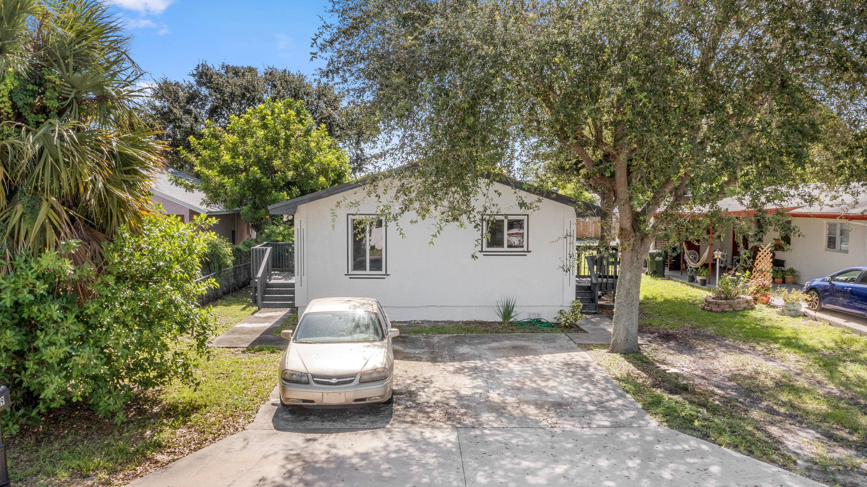 Located just one street from vibrant downtown Delray, this 4 bedroom, 2 bath home offers incredible potential and prime convenience.