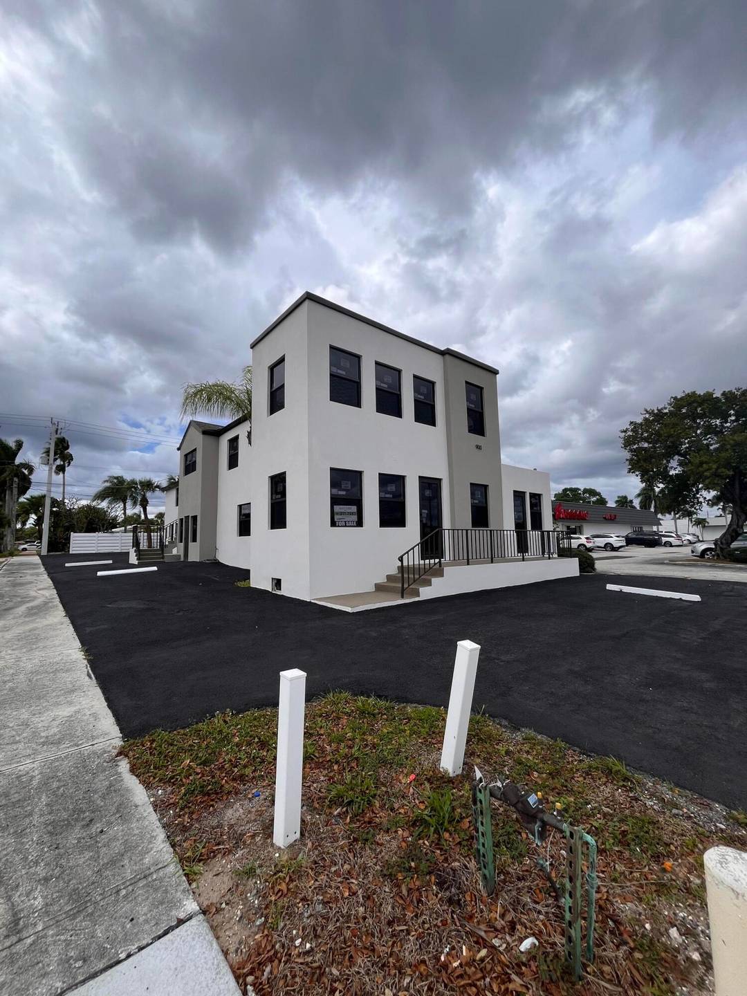 Prime Multi Unit Commercial Property for Sale Steps from the Intracoastal Exceptional investment opportunity in a highly sought after coastal location, just steps from the Intracoastal Waterway.
