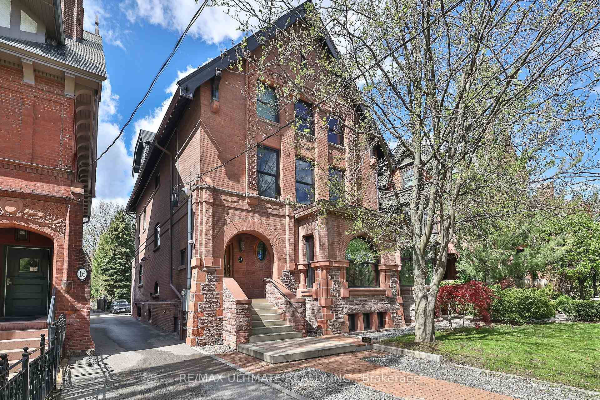 Welcome to 18 Elm Ave, a luxury all inclusive 2 1 bedroom 3 bathroom suite located in the charming and historic Rosedale Estate community.