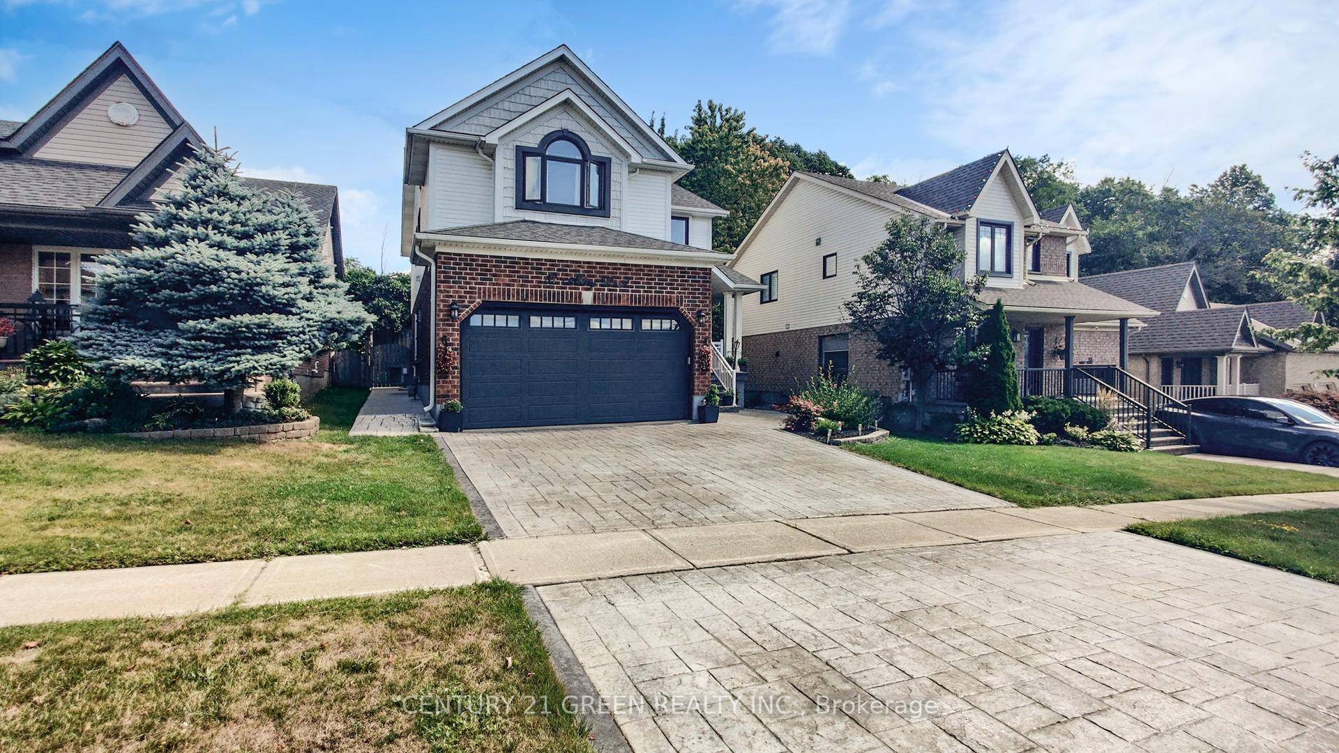 Fabulous 4 Bedroom Family Home Backing Onto Conservation in Orangeville !