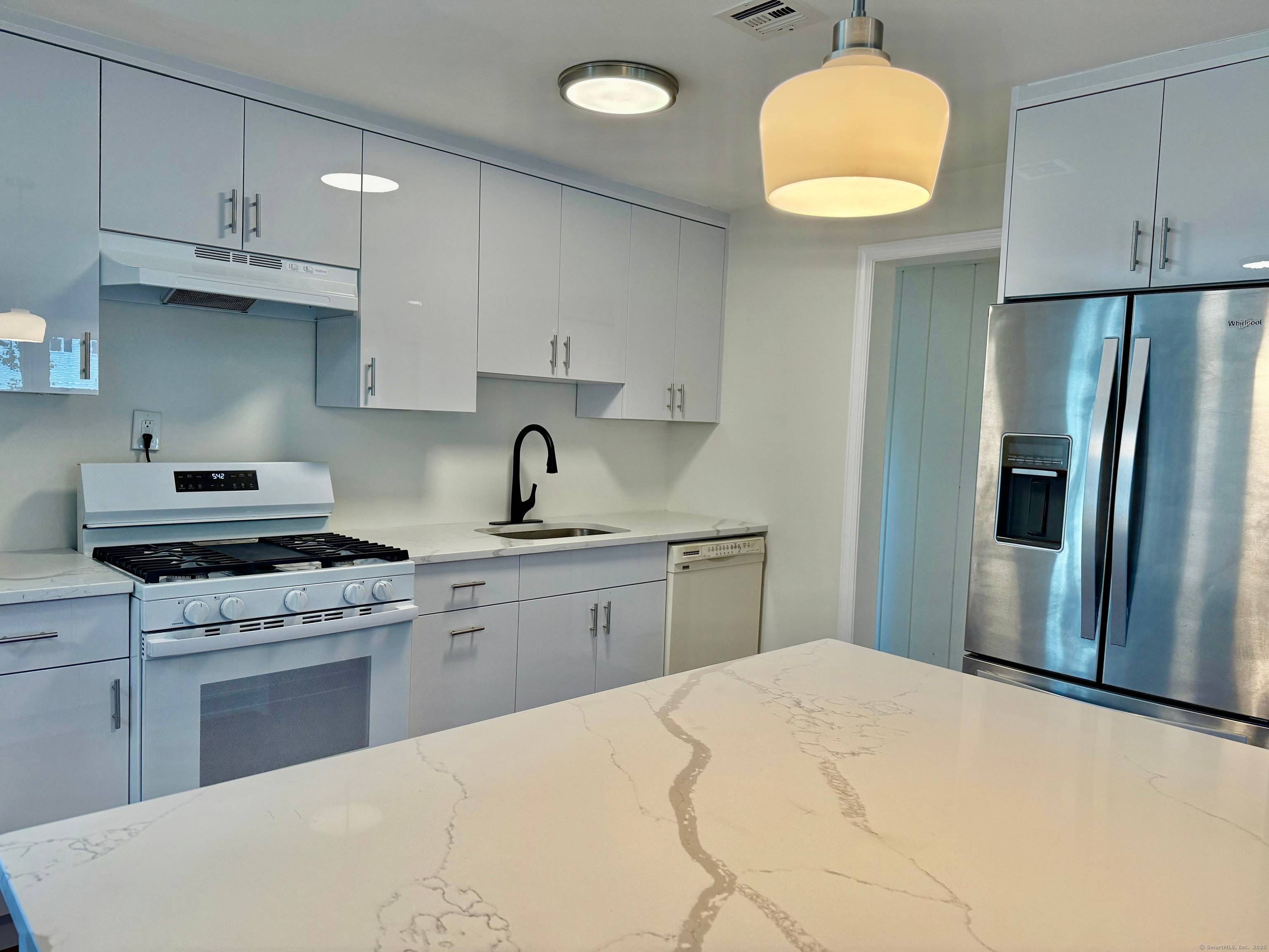 Fantastic spacious 3 to 4 Bedroom 2 Bath Ranch is available for rent in the Glenbrook area of Stamford.