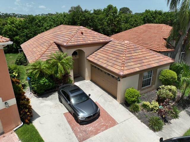 ABSOLUTELY GORGEOUS 3 BEDROOM 2 BATH 2 CAR GARAGE.