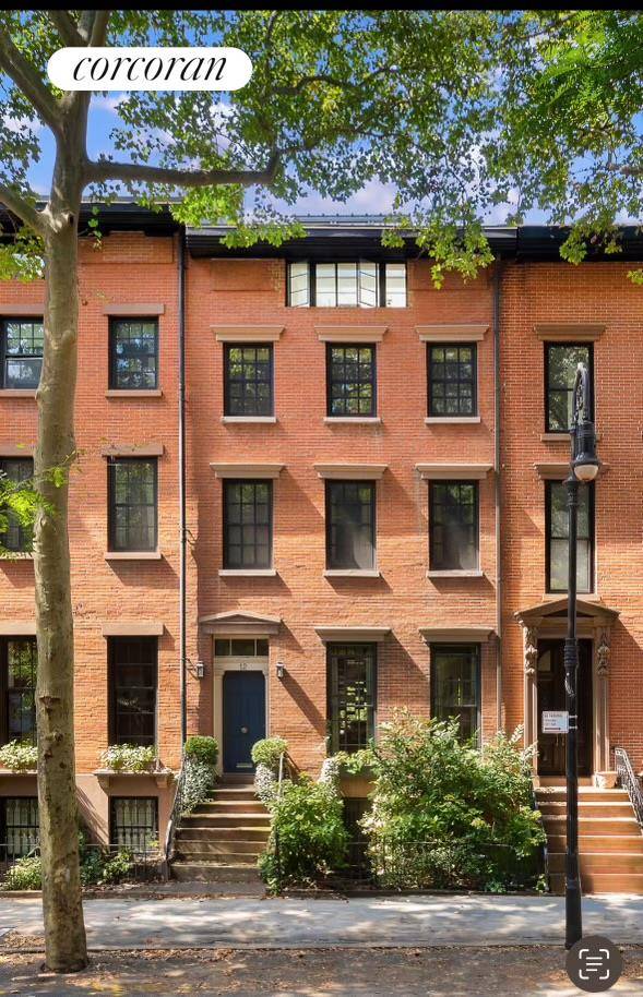 Within the celebrated Brooklyn neighborhood of Brooklyn Heights, four short blocks stand out among all others for their privacy, their gardens, tranquility and charm.