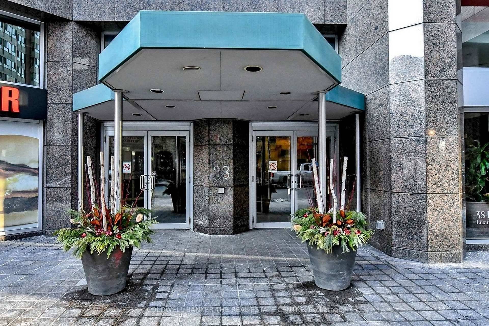 Luxurious Condo in Minto Plaza in the Heart of Downtown.