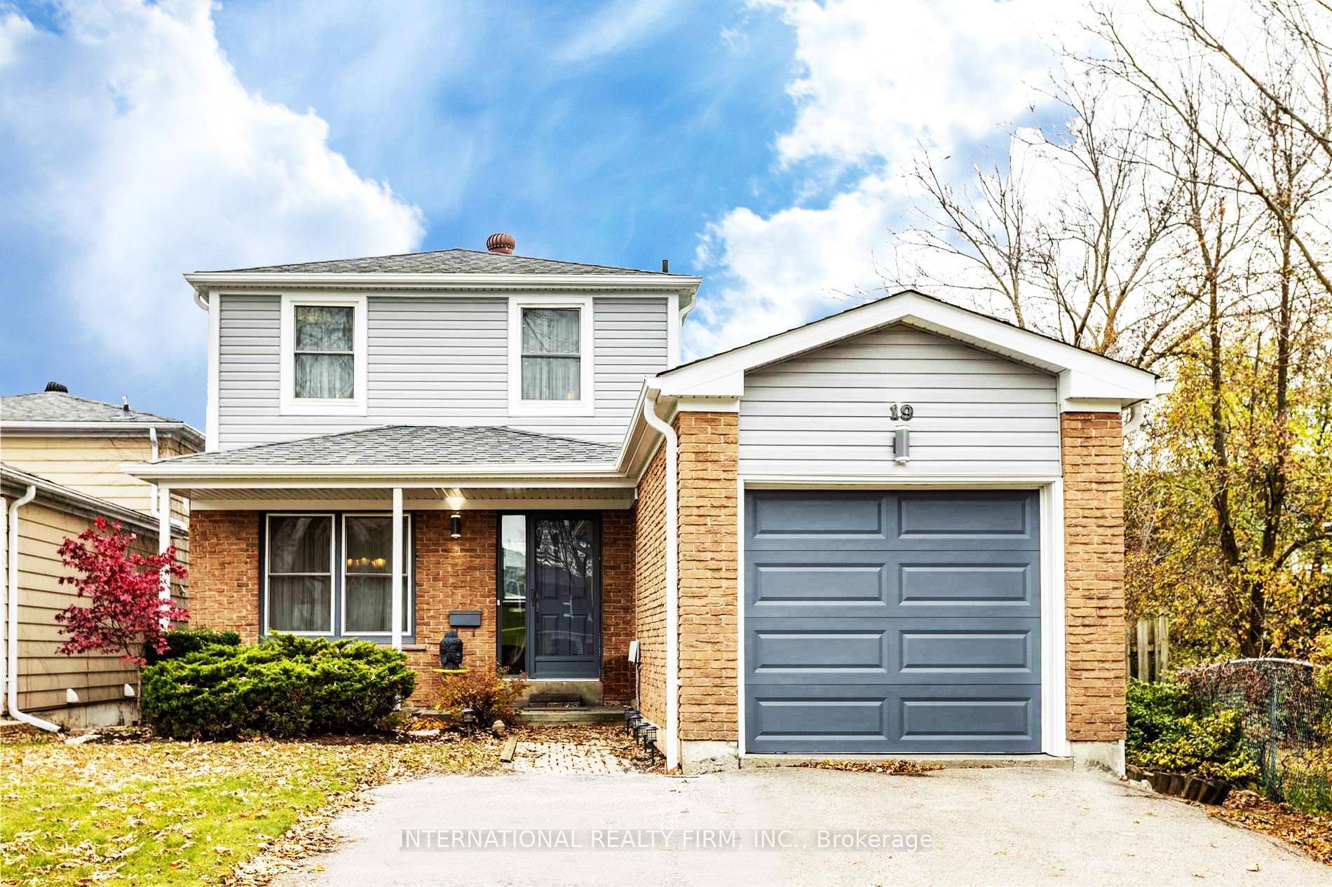 Beautifully Upgraded 4 Bedroom Home on a Large Lot, Prime Location !