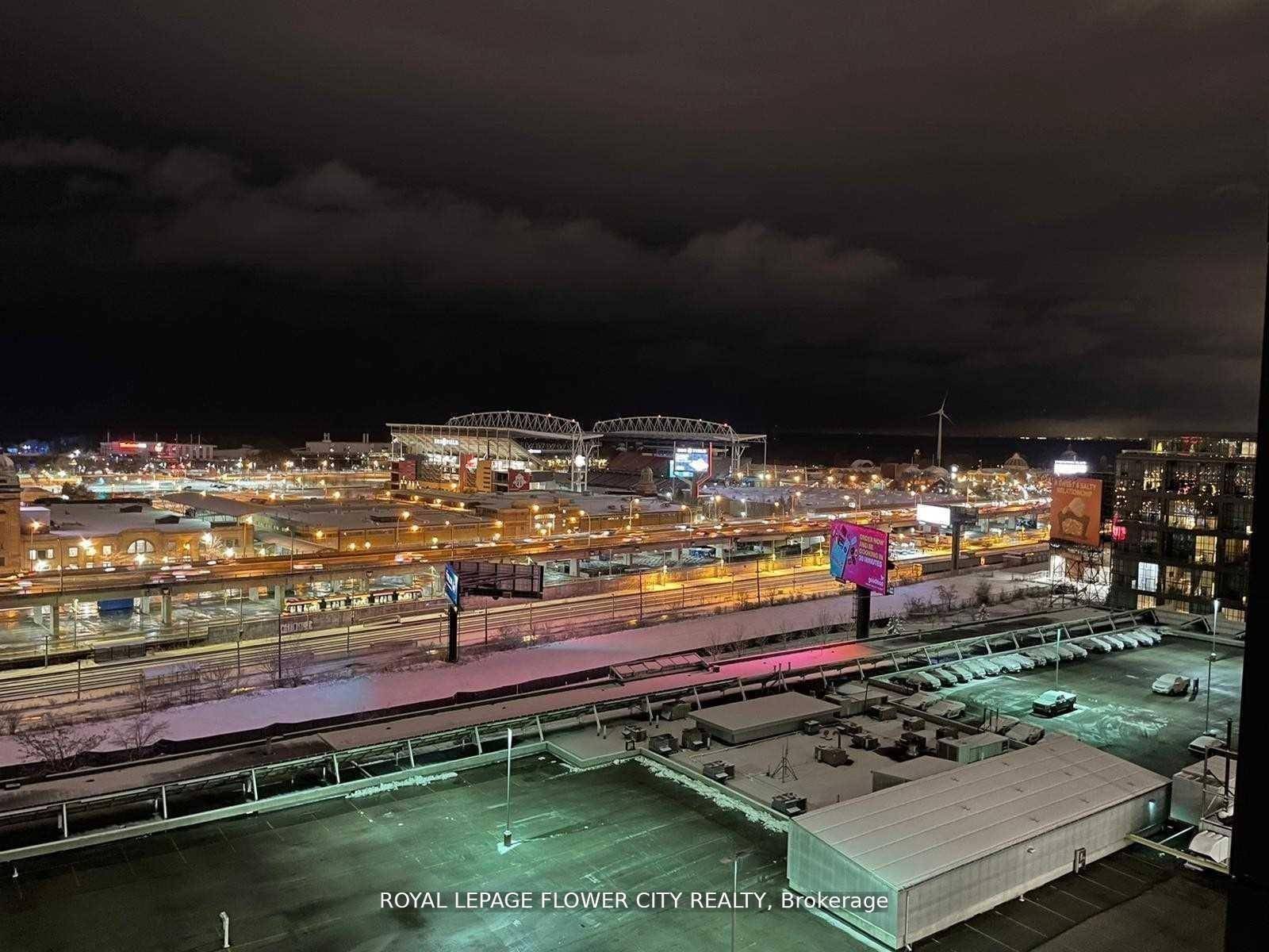 Junior 1 Bed amp ; 1 Den, 2 Full Bathroom, den can be used as 2nd bedroom.