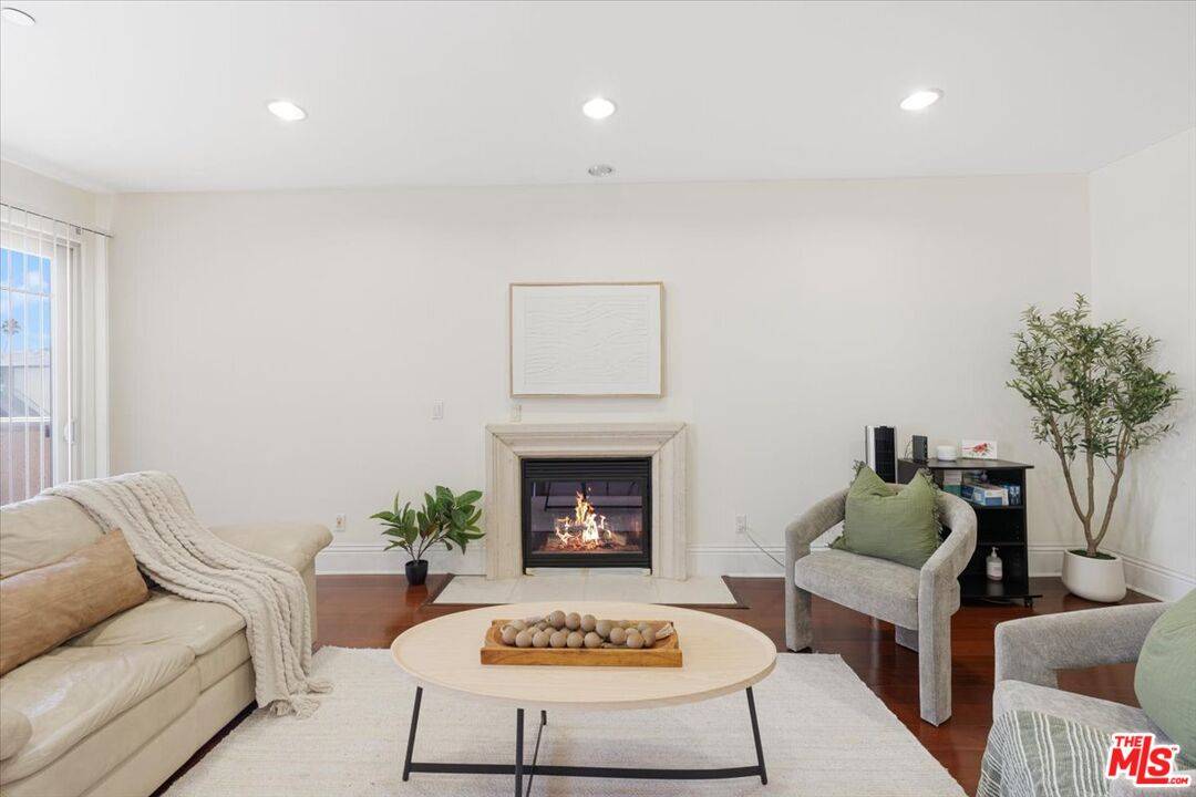 147  N Berendo St 3BR Mid Wilshire La