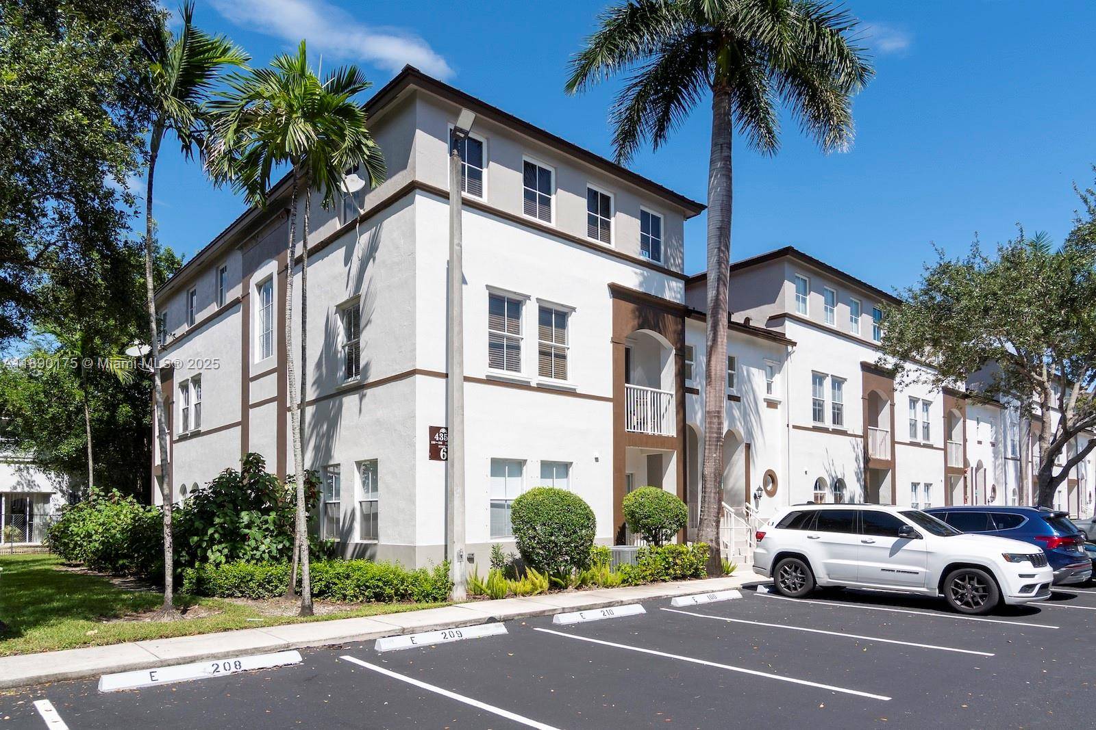 Excellent corner unit, very nice split, granite countertop kitchen, carpet wood floors on beds, tile flooring in living room, 2 bedroom with full bathroom, half bath downstair, also refurbished A ...