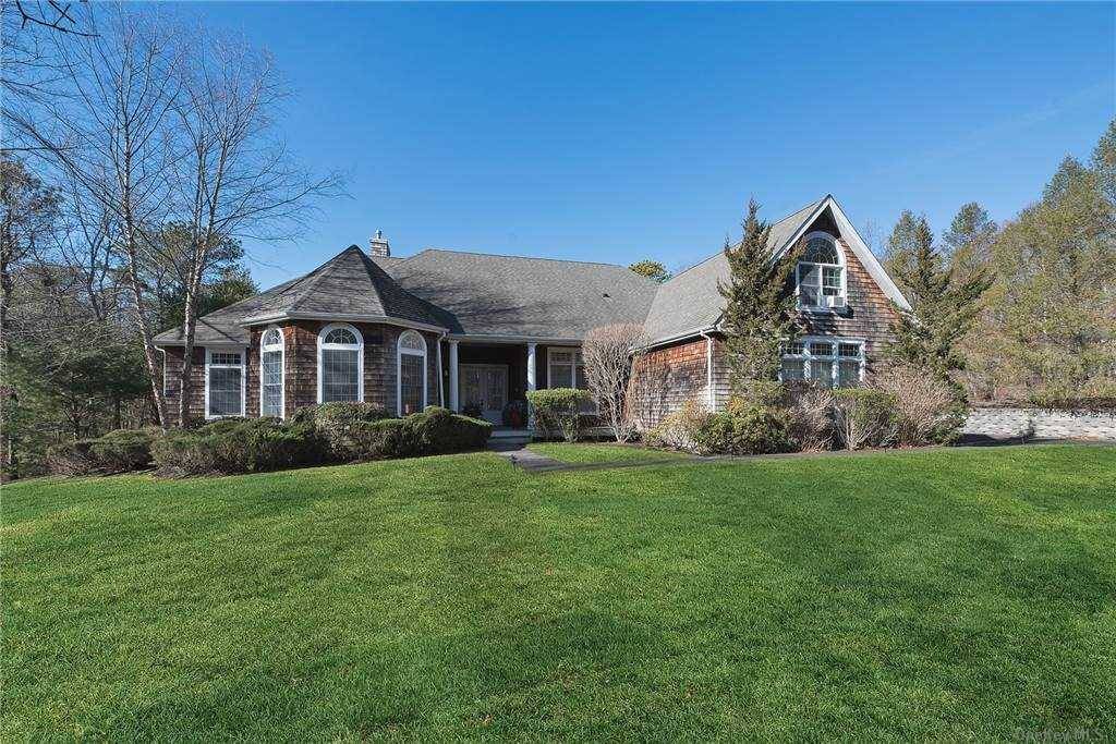 Post modern beauty featuring cathedral ceilings in entry foyer, great room, open floor plan living room with fireplace, gourmet chef's kitchen, dining room, four ensuite bedrooms, master bedroom suite.