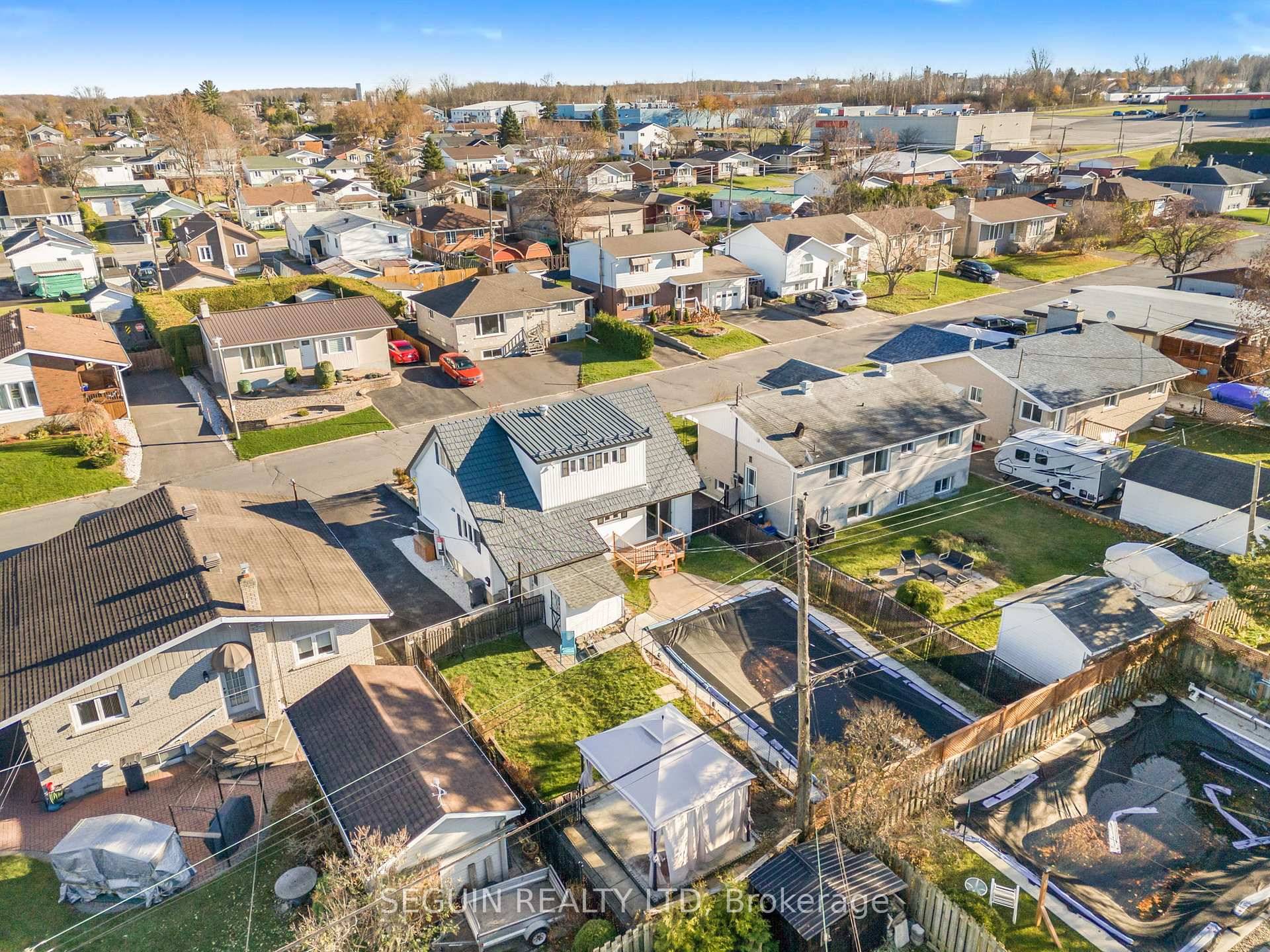 This charming 1 storey home is perfect for the whole family.