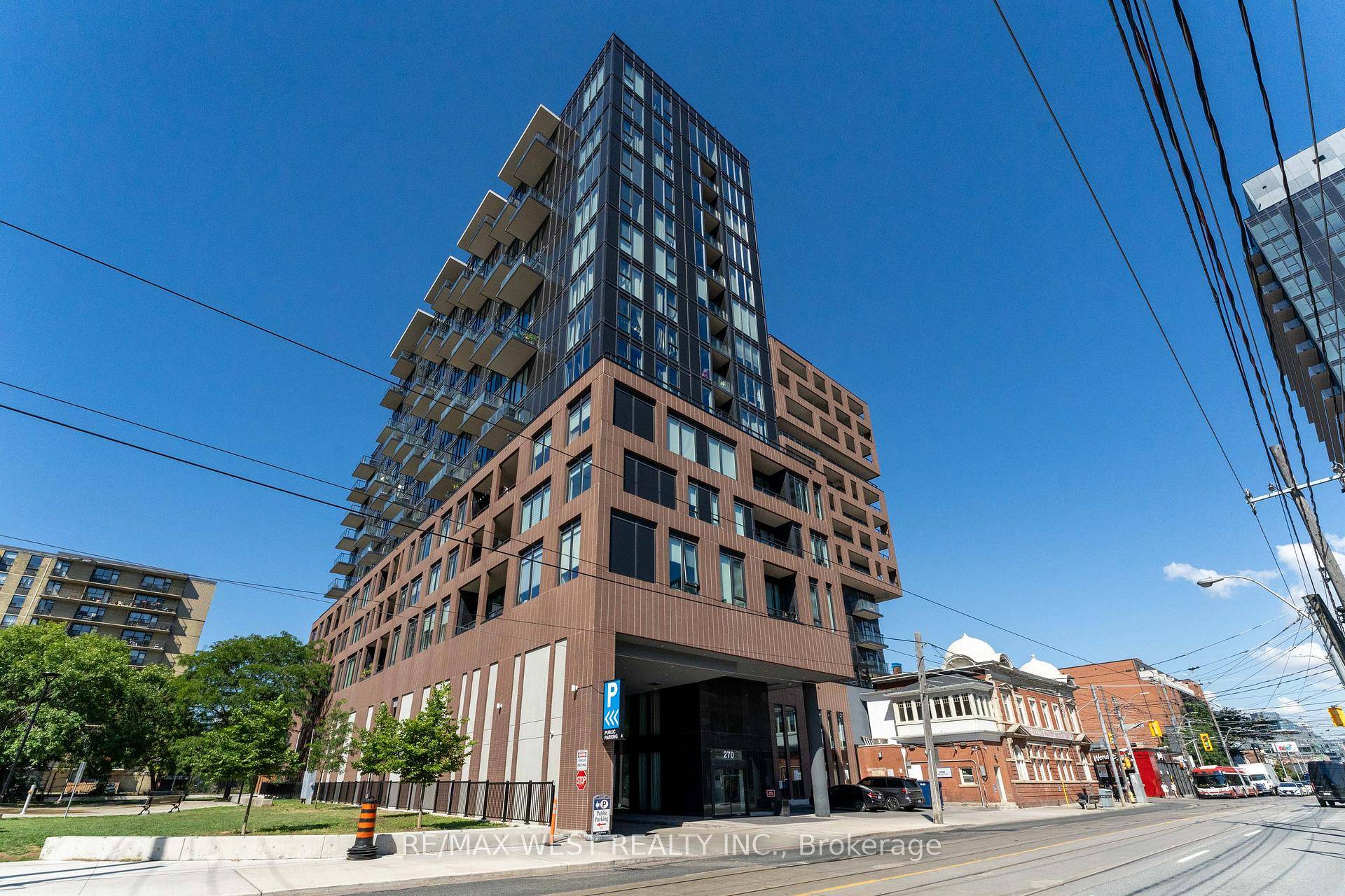 Step into this beautifully designed, spacious 1 bedroom plus den condo in the XO building completed in 2023.