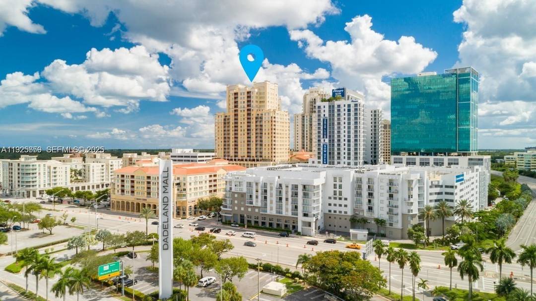 Prime Location ! Renovated 1 Bed 1 Bath condo at Toscano in Downtown Dadeland.