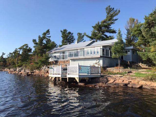 Charming Bayfield Inlet Gem 4 Bedrooms, 1 Bath Retreat.