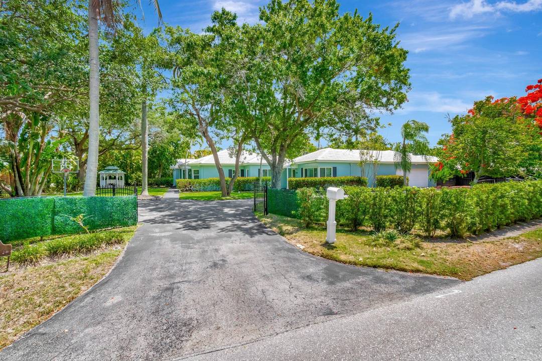 Tropical Paradise just minutes to South Florida's best beaches !