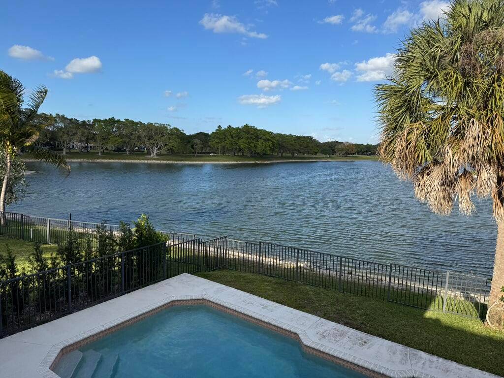 ON LAGUNA OF MISSION BAY, WEST BOCA.