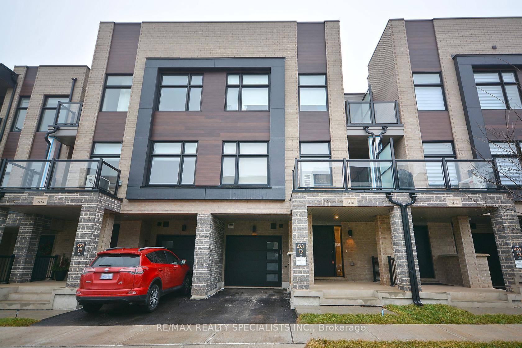 Absolutely Stunning 3BR Executive Townhome in Oakville's Encore Glen Abbey Community.