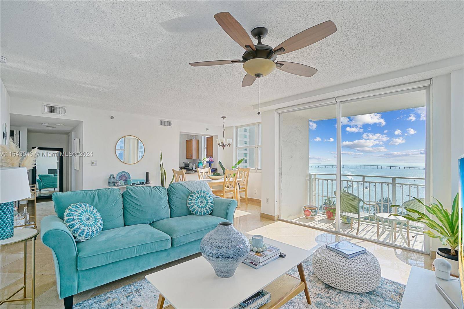 Views ! This bright and spacious 2 Bedroom 2 Bathroom split plan corner unit with balcony has both beautiful intracoastal views of Biscayne Bay and gorgeous city views of Brickell's ...