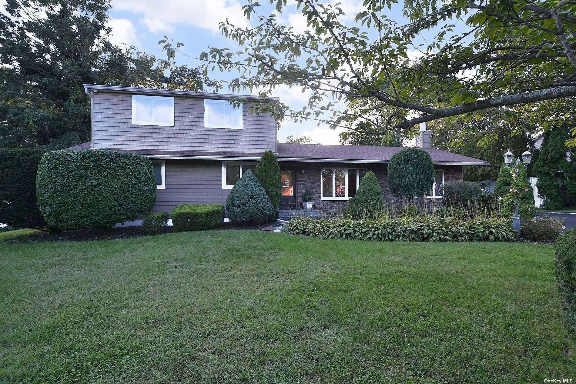 Welcome Home ! ! Lovely 4 bedroom, 3 bath farm ranch with open floor plan boasting large eat in kitchen with granite countertops and stainless steel appliances, formal dining room, ...