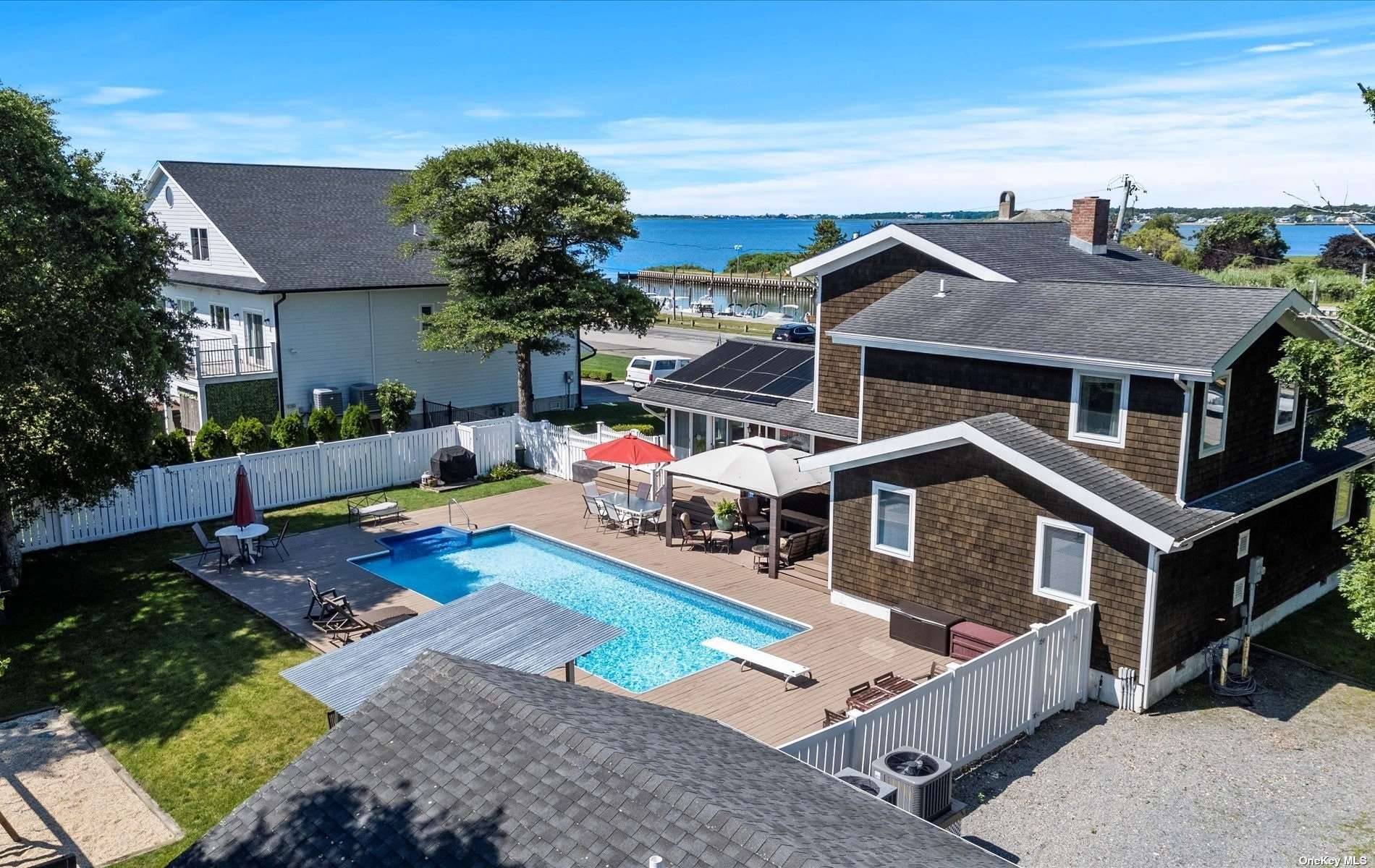 Location ! Location ! The Pine Neck Landing Community in East Quogue !