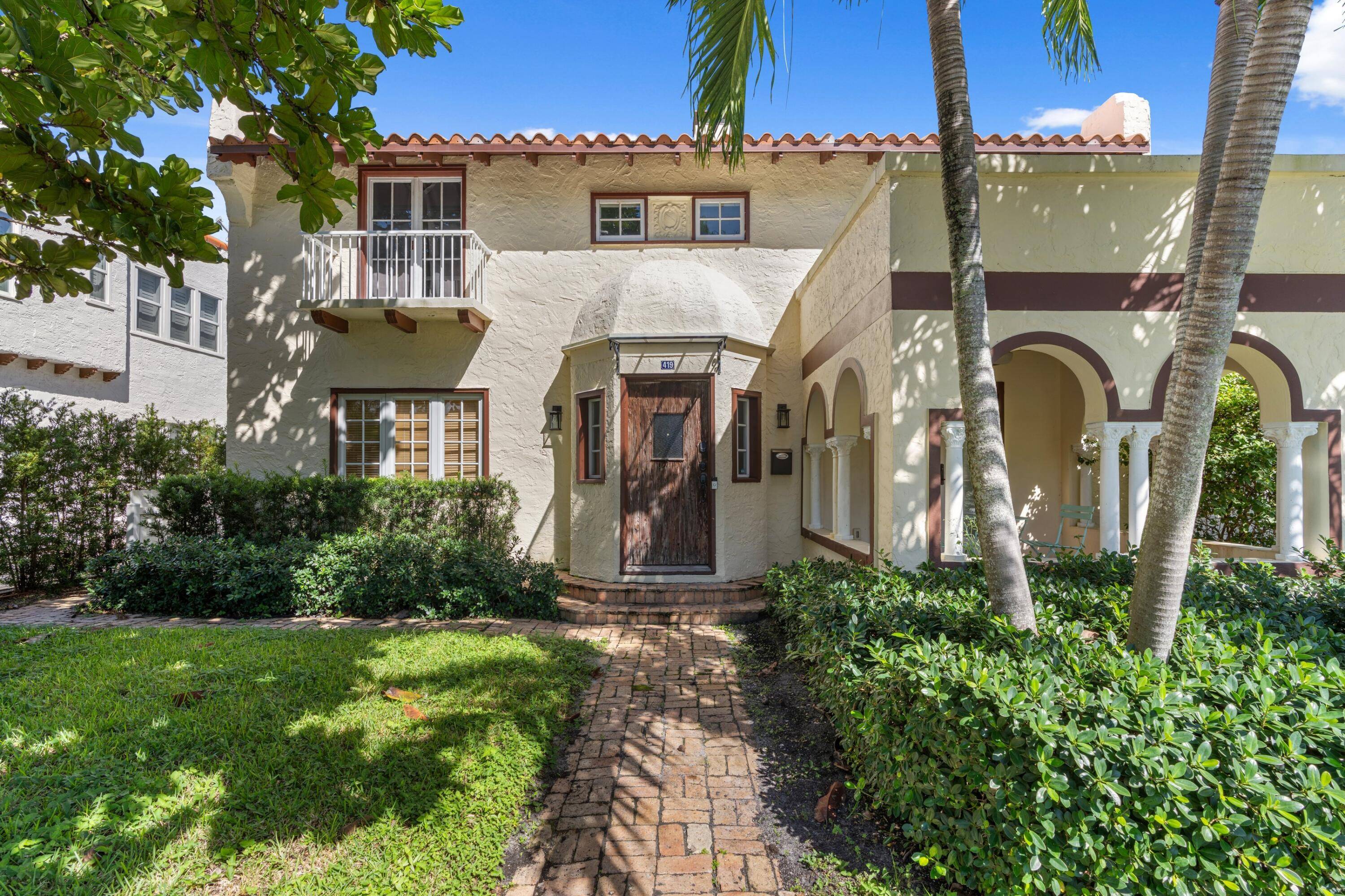 This inviting residence offers the perfect foundation to craft your dream Florida lifestyle.